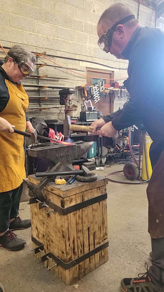 Video: Blacksmithing day near Stroud