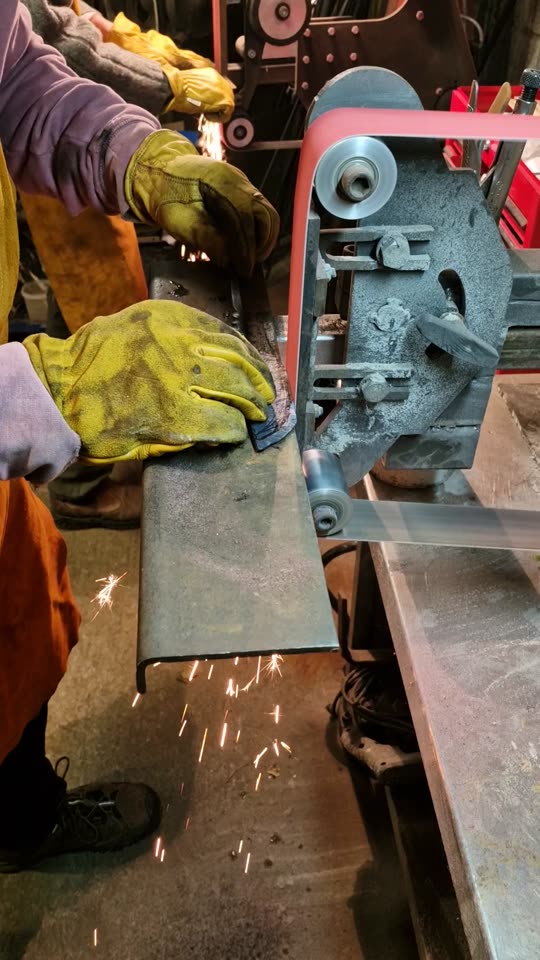 Video: Grinding a hand-forged knife